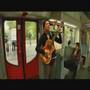 Gitarre-Moabit mit der Körper in der S-Bahn