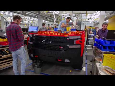 Este Chevrolet Silverado de tamaño real fue construido con más de 334,000 bloques de Lego