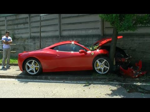 Ferrari 458 Italia crash into a tree!!