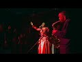 cette chantre ointe par dieu nous transporte dans la pr�sence du tr�s haut par ce temps fort d'adorations tir� de extrait de son dernier concert � paris