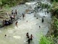 EF bañandose en el rio Quinamayo 3 abril, 2011. Santander de Quilichao Cauca. Colombia.