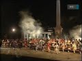 Egy nemzet építéseItt a kezem, itt a szívem,Két karommal én építem.Együtt a szív, együtt a kar,Minden szív most egyet akar.Húzzad, adjad, adjad tovább,Épüljön egy szebb új világ!Húzzad, emeld, emeld fel hát,Építsünk egy közös hazát!Itt a kezem, itt a szívem,Két karommal én építem.Együtt a szív, együtt a kar,Minden szív most egyet akar.Húzzad, adjad, adjad tovább,Belőlünk épül fel az ország.Húzzad, emeld, emeld fel hát,Tiéd vagyok Magyarország!Tiéd vagyok Magyarország!
