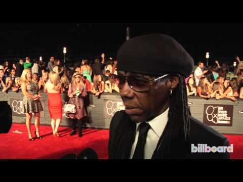 Nile Rodgers Talks Working With David Guetta, Avicii, Adam Lambert & Daft Punk on MTV VMAs Red Carpe