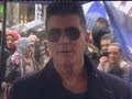 'One Direction' sue Simon Cowell