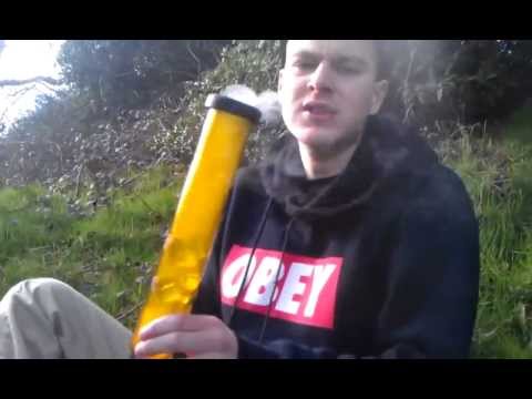 smoking bowls - Hey yall just thought we would change to scene and go and smoke a few bowls outdoors. peace guys!!