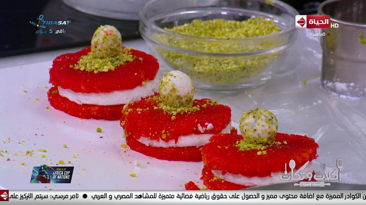 أكلات وتكات - عيش السرايا بالقشطة والفسدق بطريقة " الشيف حسن "