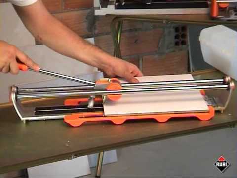 cortadora - Video demostración de la Cortadora Rubi POCKET Cortador standard de cerámica azulejos ideal para bricolaje equipada con maleta separador móvil y rodeles inte...