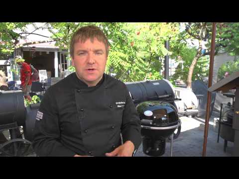 Verschiedene Handschuhe beim Grillen