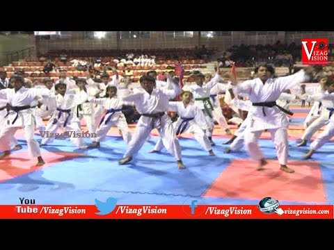 Robot Police In Vizag Cybira Vizag Police Grievances have Been Promoting Innovative Robot in Visakhapatnam...