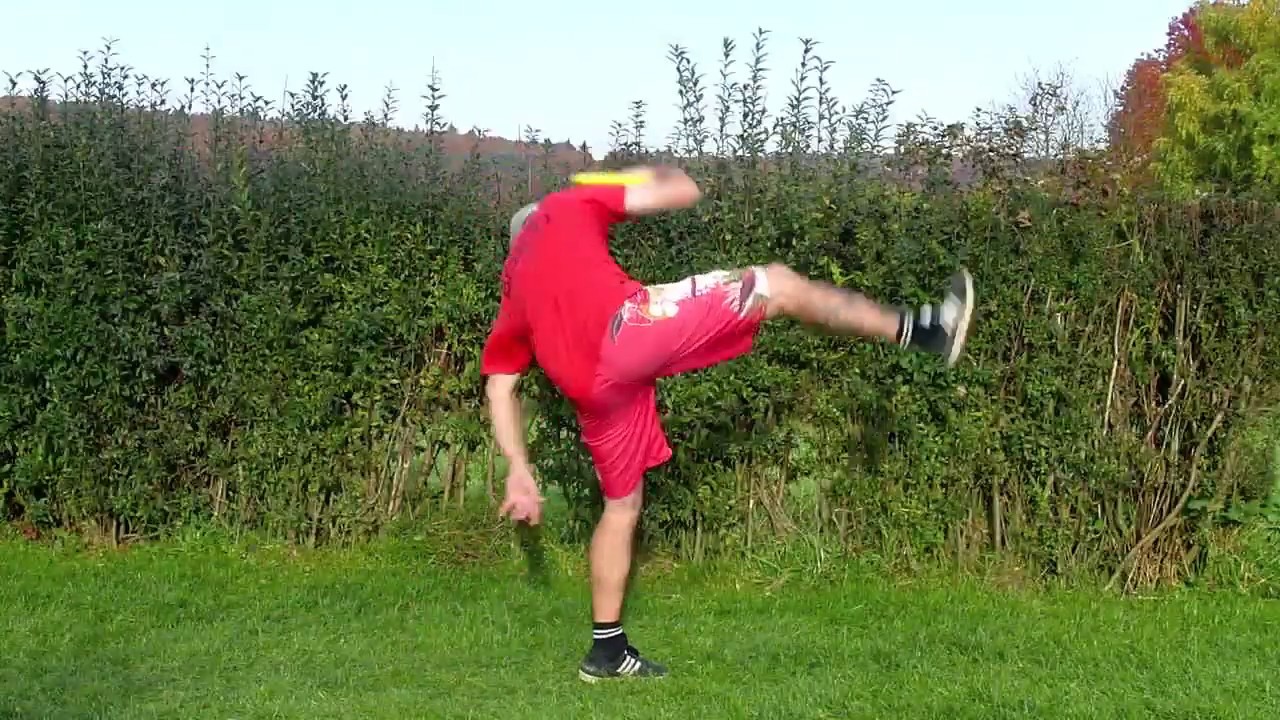 backhand shoulder Airbounce under the leg