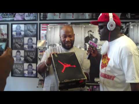 0 DJ Greg Street Gives Bun B OG Air Jordan VIIs