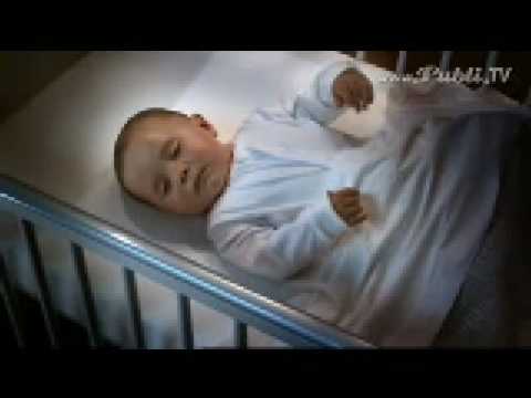 Gracioso Bebe Canta Dormido