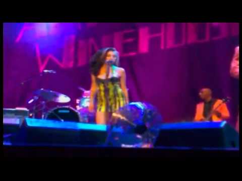 Amy Winehouse cancels dates after Serbia show Video