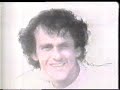 segunda version de la cancion de la seleccion de francia para el mundial mexico 86 con audio remasterizado.
viva ! viva ! viva les bleus ; viva !
viva ! viva ! viva les bleus ; viva !
viva ! viva ! viva les bleus
en terre azt�que ils vont jouer comme des dieux
viva ! viva ! viva les bleus
les sombreros n'auront plus que d'yeux pour eux

souviens-toi,
il �tait une fois s�ville
souviens-toi,
leur l�gende est n�e ce jour l�
ces bleus l�, ils mettent les stades en folie
et quatre ans apr�s les revoil� !
chaud devant, ils nous ont mijot� des passes,
chaud devant !
des passes oui mais de platini...
les gourmands,
les amateurs de bons spectacles vont �tre servis

viva ! viva ! viva les bleus
en terre azt�que ils vont jouer comme des dieux
viva ! viva ! viva les bleus
les sombreros n'auront plus que d'yeux pour eux

viva ! viva ! viva les bleus !

enfoir�s !
ils sont l�, ouic-ouic !
sur les pelouses du mexique
il y a
du foot-champagne dans la pampa
ces dix bleus l�,
aux pieds malins, aux pieds magiques
ils ont plus d'un tour sous leurs pas
c'est parti alors que la fiesta commence au pays
du soleil et des mariachis
c'est inou� !
c'est plus du foot, c'est de la danse
et viva la vie

viva ! viva ! viva les bleus
en terre azt�que ils vont jouer comme des dieux
viva ! viva ! viva les bleus
les sombreros n'auront plus que d'yeux pour eux

et bien... viva les rouges, les bleus pardon !
il y a quatre ans c'�tait d�j� bien et l� �a s'ra tr�s bien
ah si si siiii

(4 x )

viva ! viva ! viva les bleus ; viva !
en terre azt�que ils vont jouer comme des dieux
viva ! viva ! viva les bleus ; viva !
les sombreros n'auront plus que d'yeux pour eux