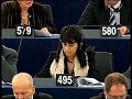 http://www.eux.tv

Havva könnte dies in der Türkei nicht tun: Ihr Kopftuch tragen. Denn das ist an türkischen Universitäten verboten. Aber die Regierung will 
das Verbot aufheben. Das erfreut Havva. Sie studiert in Straßburg. Seit sie in Frankreich lebt, hat sie, um sich besser zu integrieren, ihre Vornamen geändert. Ihre Freunde nennen sie nun Celine. Auf ihr Kopftuch verzichtet sie aber nicht. 

Program: Europaisches Parlement