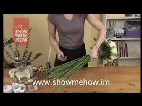 Flowers - Show Me How Wedding Flowers is available here: http://bit.ly/WtkUre For YouTube users only - special £3 discount on your purchase. Please quote SMH007 at the...