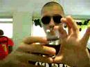 leandro tomando uma fanatikinho