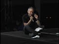 marco barrientos  ministrando a los jóvenes de la iglesia