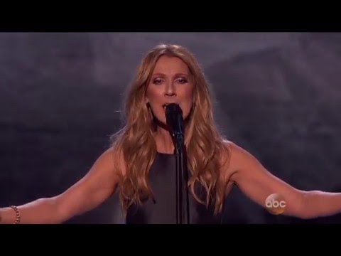Celine Dion chante en hommage à Paris 