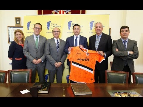 Valencia CF: Amadeo Salvo visita la Casa de la Caridad de Valencia