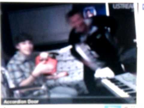 willywats - Hiimrawn whatadayderek and willywats doing the no pants dance on ustream.