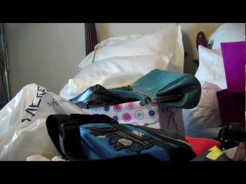how to organize purses