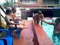 Euzinha ORCA tentando engatinhar na piscina...