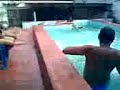 Euzinha ORCA tentando engatinhar na piscina...
