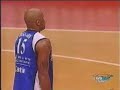 Mike Bernard schiaccia di prepotenza nel derby Milano-Cantu\