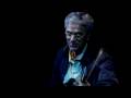 Caetano canta Cajuína em homenagem à Violeta Arraes