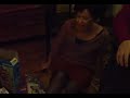 Isabelle se fait gratter la t�te