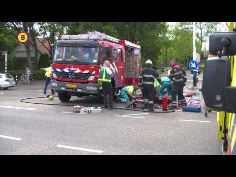 Motorrijder zwaargewond na botsing met brandweerauto Waalre