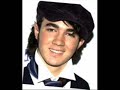 500 pics of the jonas bros under 1 min.