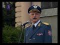 Радо иде Србин у војнике,Где зелене бере ловорике.Борба њему забава је драга,Још милије саломити врага.Јер пушчани прахНе задаје њему страх.Њега на бој матиИ невеста прати, прати,Отац жели седиДа врага победи, победи.Напред иде с оружаном Србин руком,А зимзелен вије му се за клобуком.Пева, кличе српски син,Пред њим стрепи душманин.Њега на бој мати И невеста прати,Отац жели седиДа врага победи!