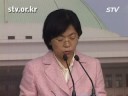 민주노동당의 18대 국감은 정권 4인방에 대한 국감이었다민주노동당 이정희 의원은 이번 18대 첫 국정감사는 무능경제 강만수, 공안독재 어청수, 귀족 교육 공정택, 언론통제 최시중 등 정권 4인방에 대한 국감이었다고 말하고, 이들 4인으로 표현되는 정부의 특징은 오만과 편견, 무례와 고집, 버티기와 무책임이었다고 평가했다.또한, 정부 여당은 잃어버린 10년 국감으로 다가올 10년 미래에 대한 계획이 없음을 확인 시켜주었다면서, 쌀 직불금 문제를 둘러싼 이봉화 대 노봉하(노무현 봉하마을), 역사교과서 수정이 이를 뒷받침하고 있다며, 현 정부 여당은 언제까지 전 정권 탓만 할 것인지 궁금하다고 말하고, 여당은 아직도 국민들과 사이에 명박산성을 쌓고 있음을 여실히 보여주었다고 토로하였다.【임창용 news@stv.or.kr】