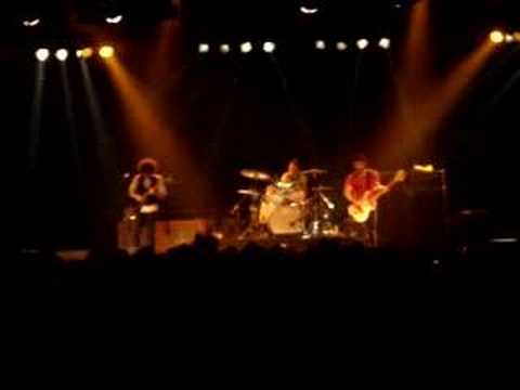 WolfMother - Communication Breakdown