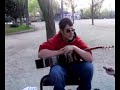 el puto proe improvisando kn una gitarra