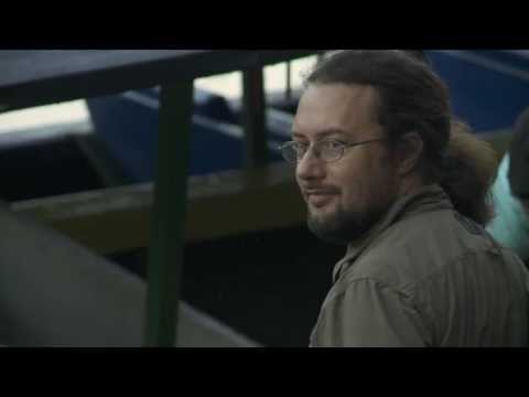 enforet - Après des années de préparation et de prospections forestières, le Grand Jour est arrivé. Luc et son équipe tournent les tous premiers plans du film. Un gran...