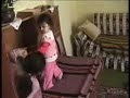 Ay?enur, Ebrar ve R�meysa Kutu kutu pense oynuyor.
