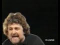 Beppe Grillo: produciamo macchine inutili  ( V DAY)