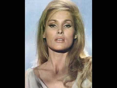 ursula andress