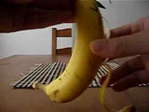 how to properly open a banana