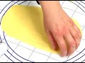 How to Decorate a \"Gift Box\" Cake : How to Roll Fondant Ribbons for a Cake How to Decorate a \"Gift Box\" Cake : How to Roll Fondant Ribbons for a Cake