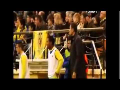 Οπαδός ζαλίζει τον ...έρωτα στον προπονητή! (ΒΙΝΤΕΟ) Οπαδός ζαλίζει τον ...έρωτα στον προπονητή! (ΒΙΝΤΕΟ)