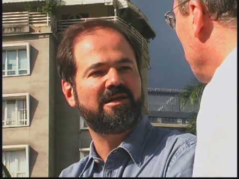 El escritor venezolano Alberto Barrera entrevista a Juan Villoro, para el programa 'Miradas urbanas'. Parte 1