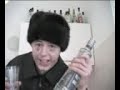 Russe macht ein Energi drink
