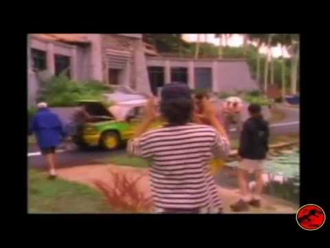directing - In this rare behind the scenes video we get to see Spielberg on set directing the visitor center sequence and the Brachiosaur sequence. We also get a very ra...