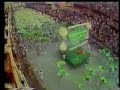 Mocidade 1990 no defile da comemoraçao do campeonato de 1990. Mesmo sendo punida com 5 pontos a escola de Padre Miguel terminou na contagem final 1 ponto (a menor diferença possivel na época) na frente da Beija-Flor. Um desfile que levou nota 10 em todos os quesitos e voltou para encerrar o desfile das campeãs de 1990.