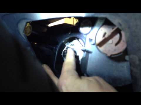 Replacing headlight bulb on a bmw 2006 325i