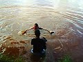 o cara vem de madrid para cair na agua do igapó podre de bixu...q zé buceta!!!